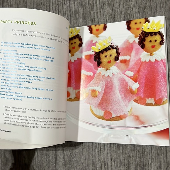 Hello, Cupcake!: Irresistibly Playful Creations Anyone Can Make Paperback Book - Picture 5 of 6